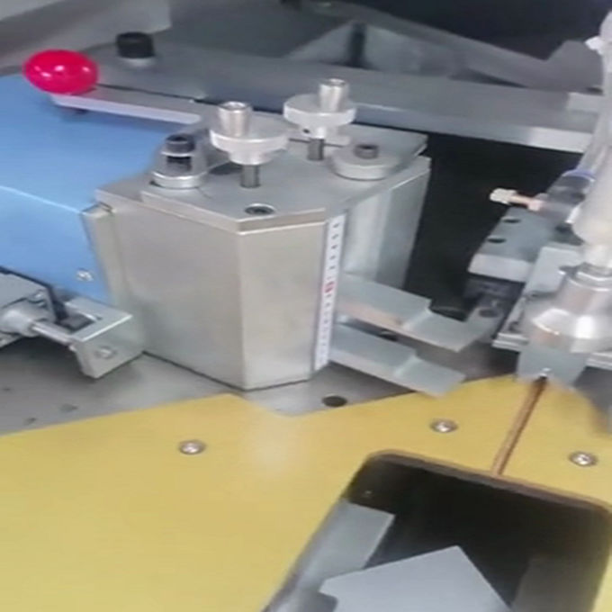 HEAVY DUTY ALUMINUM WINDOW DOOR MACHINE 6 KW CNC CORNER CRIMPING MACHINE 1